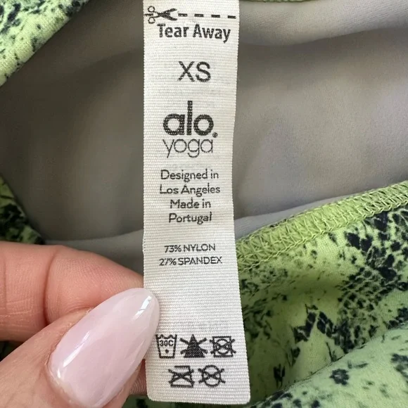 Alo Yoga High-Waist Vapor Green Snakeskin Leggings - Picture 9 of 9